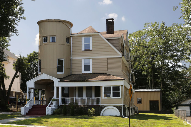 Building Photo - 486 Park Ave
