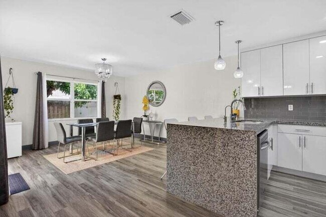 Building Photo - 4131 Eastridge Cir