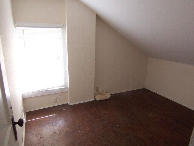 Building Photo - 298 Sherman Ave