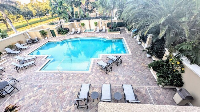 Building Photo - Annual Unfurnished 2/2 Condo in Downtown S...