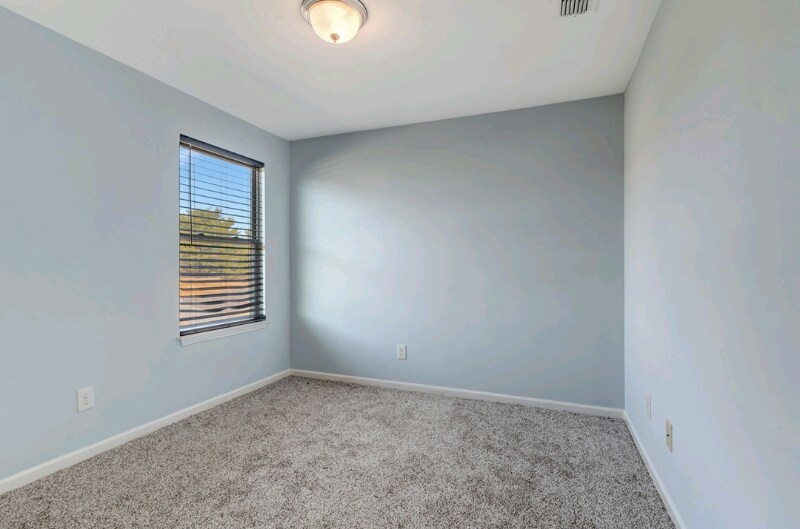 Building Photo - 6009 Ten Bears Way