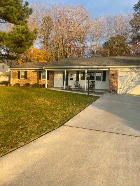 Primary Photo - 612 S Pine Grove Rd