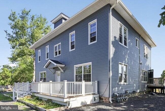 Building Photo - 509 Lumberton Ave
