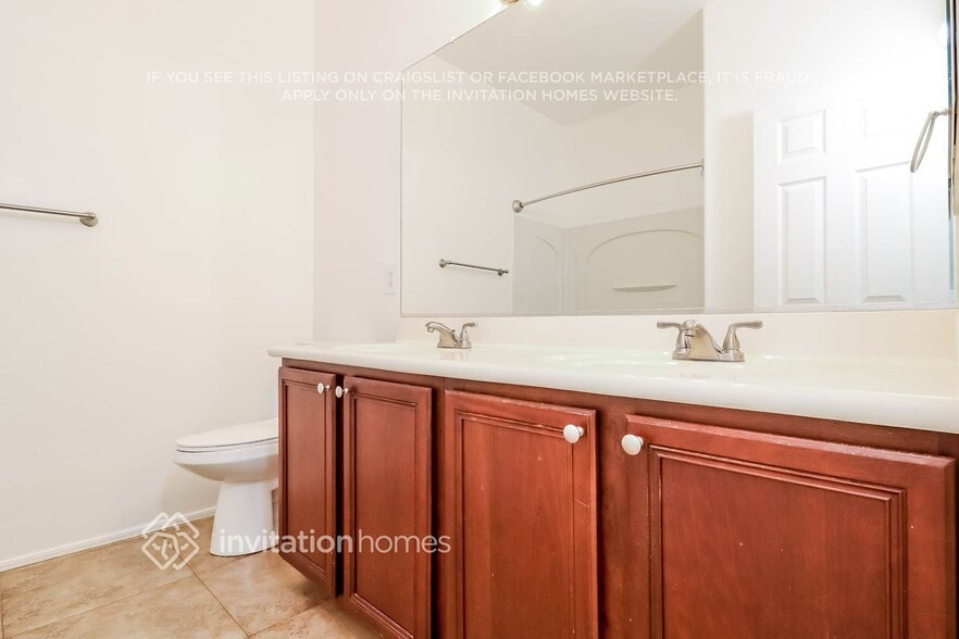 Building Photo - 8806 W Gardenia Ave