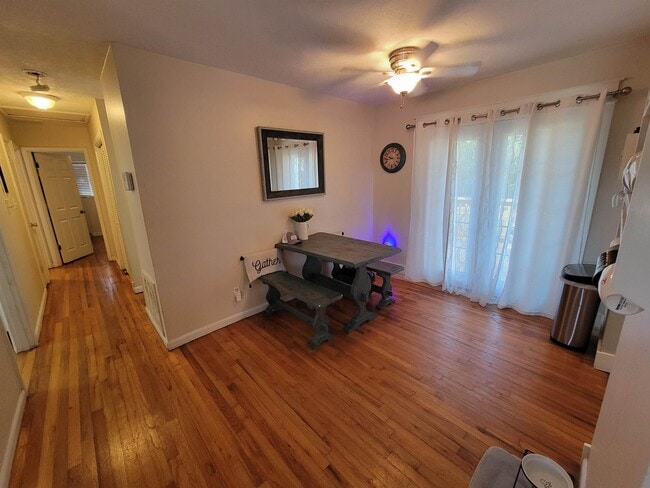 Building Photo - 404 Sable Ct