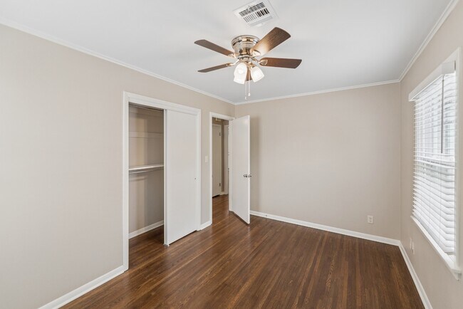 Building Photo - 3815 S Cincinnati Ave