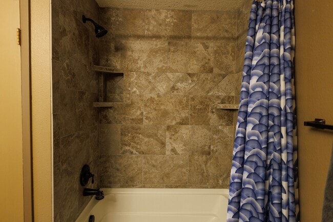 Building Photo - 2750 Greenbriar Dr