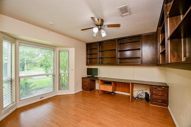Building Photo - 11103 Pembridge Dr