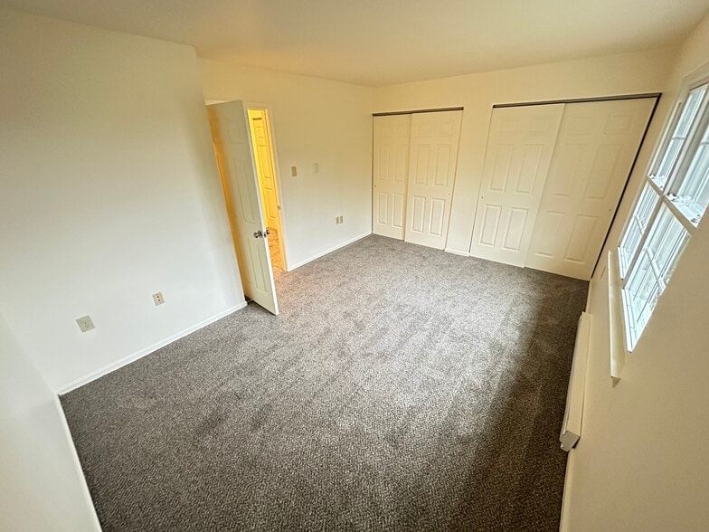 Building Photo - 1174 Ravenwood Rd