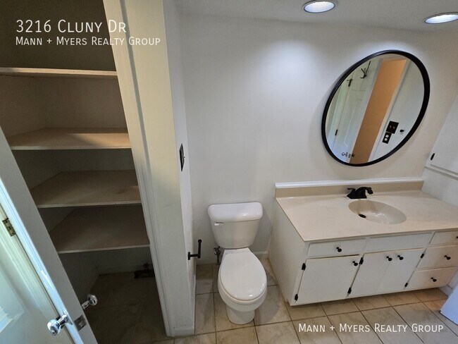 Building Photo - 3216 Cluny Dr