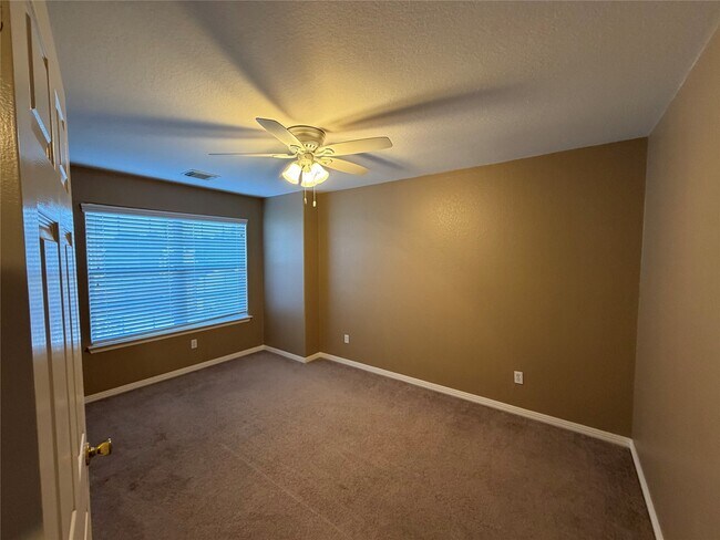 Building Photo - 9110 Prairie Trails Dr