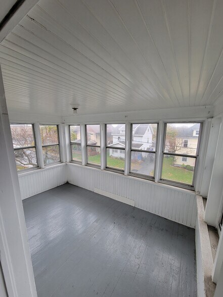 Building Photo - 915 2nd St