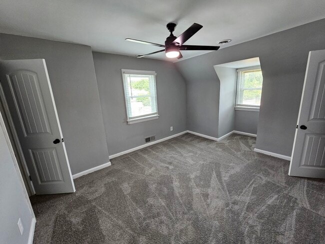 Building Photo - 3907 E Chatham Dr
