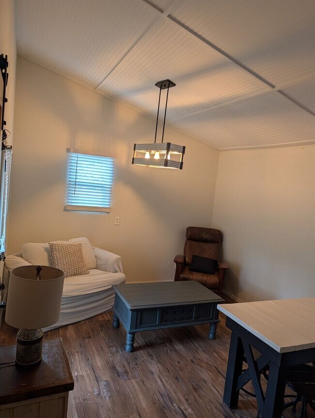 Building Photo - 181 Honeysuckle Ln