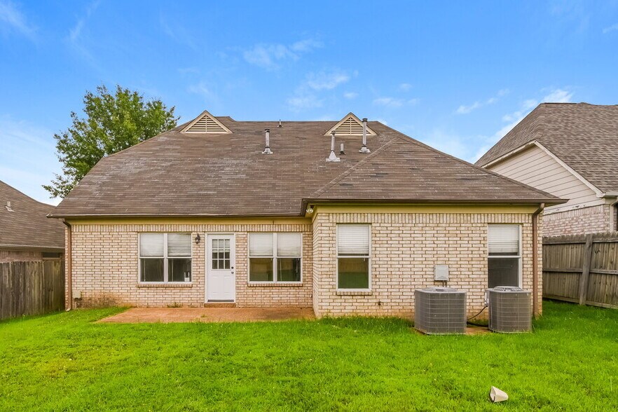Building Photo - 50 Hidden Garden Dr
