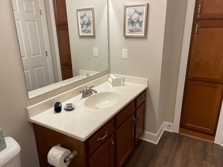 Building Photo - 700 Zumstein Ln