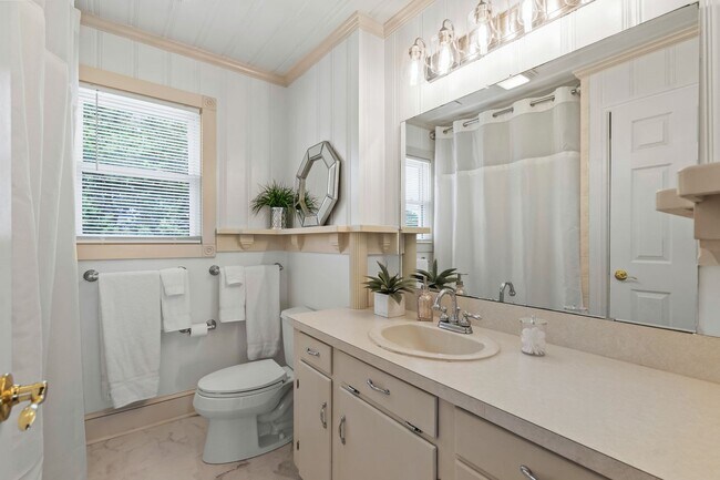 Building Photo - Pink Flamingo #1