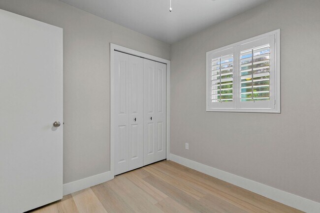Building Photo - Beautifully Renovated 3 Bedroom 1 Bath Home on Large Corner Lot