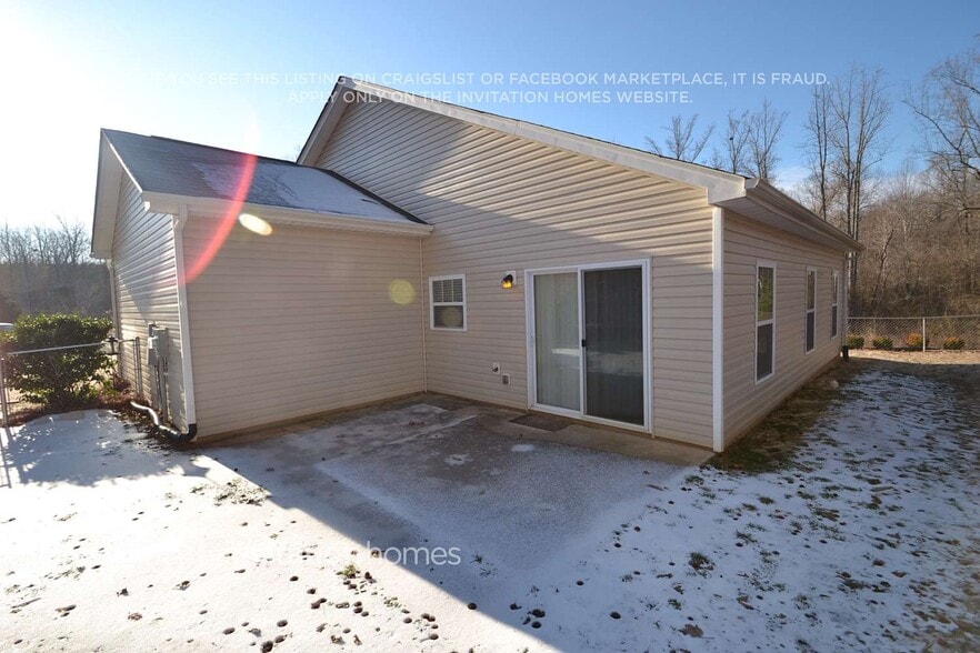 Building Photo - 1326 Laurel Woods Dr