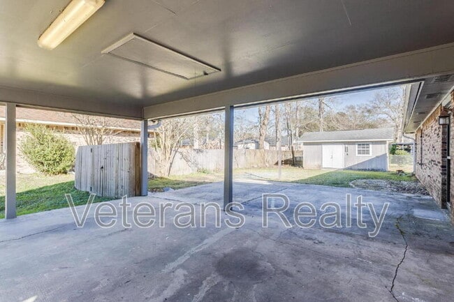 Building Photo - 1210 Spring Dr