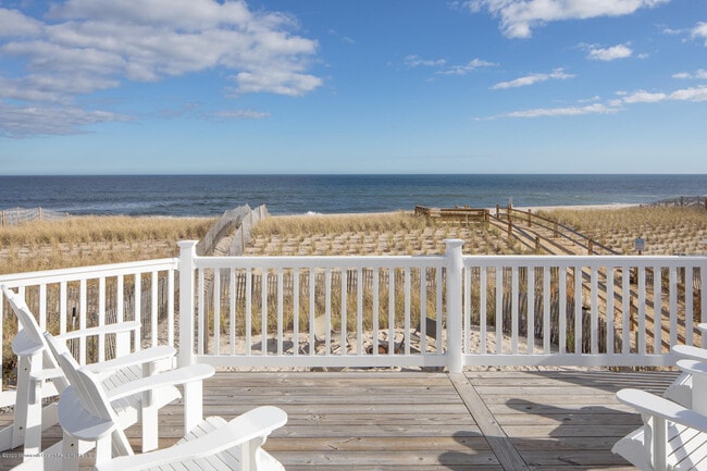 Building Photo - 502 Sunset Blvd