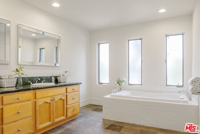 Building Photo - 110 N Barrington Ave