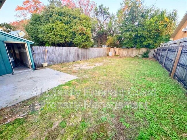 Building Photo - 875 Fairview Dr