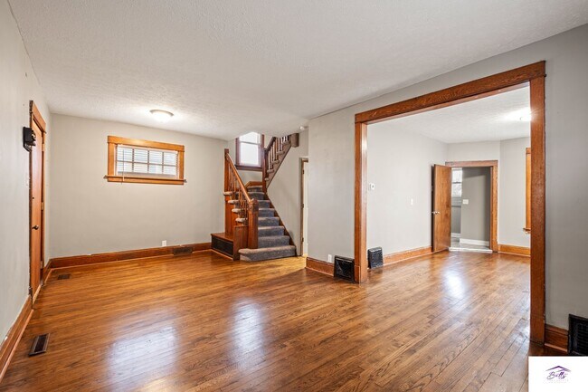 Building Photo - RENT SPECIAL!