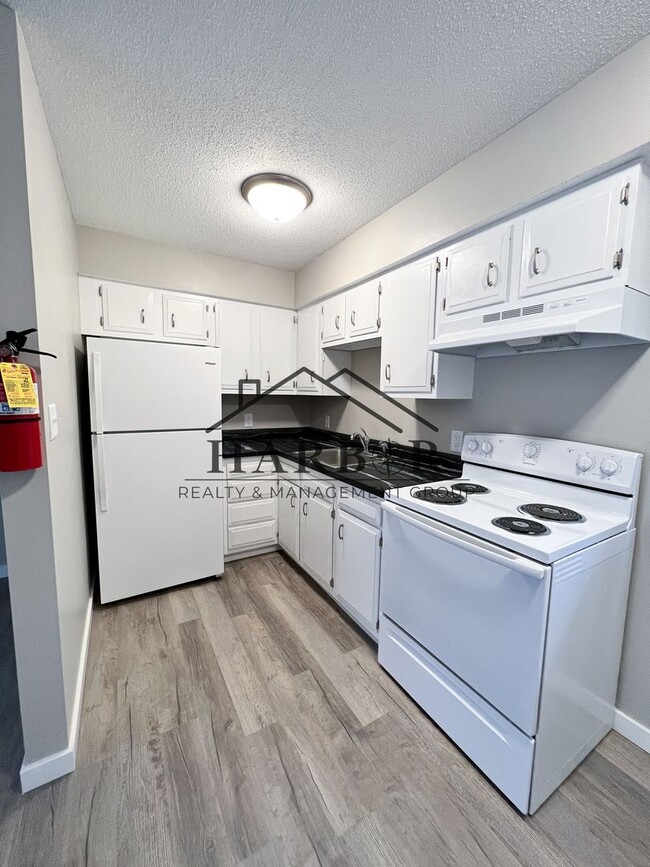 Building Photo - Renovated 1 Bedroom 1 Bath - SPECIAL: Lower rent for a 6 month Lease