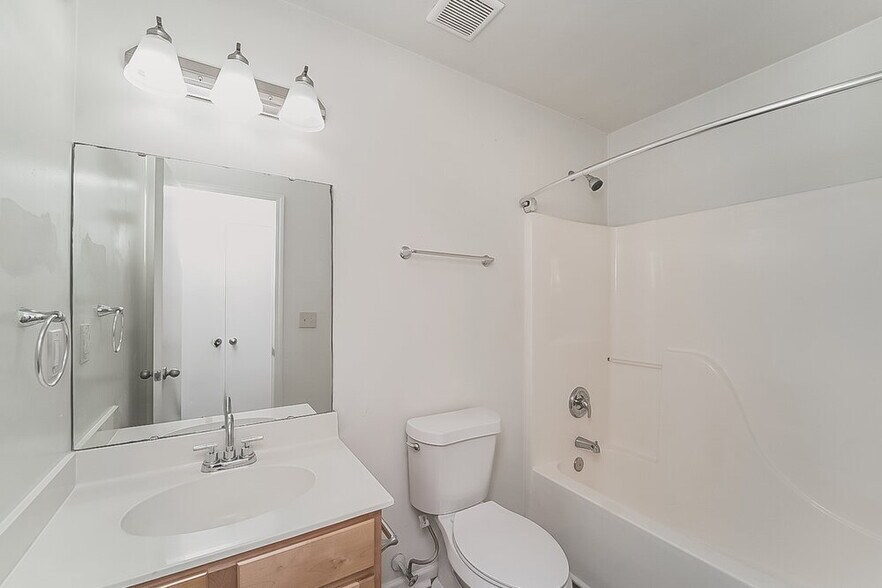 Building Photo - 2896 Rockingham Ct SW