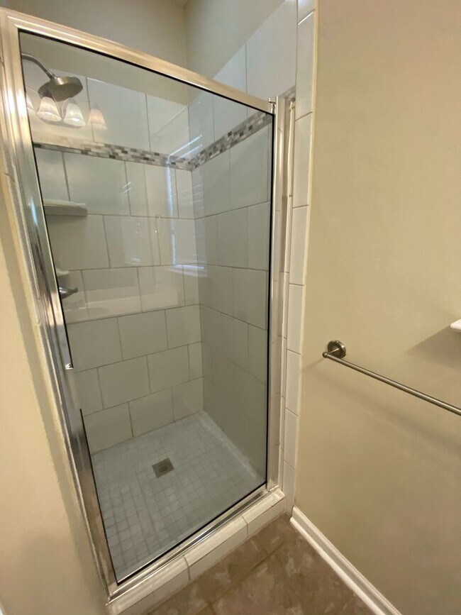 Building Photo - 3 Bed, 2 Bath in Worthington Lake