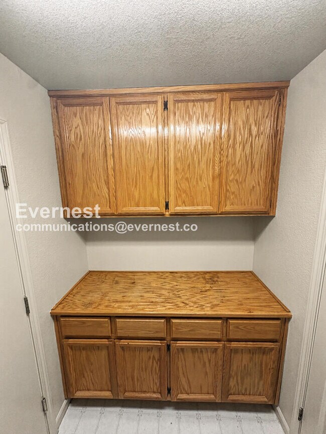 Building Photo - 4 Bed, 3 Bath Home with Garage / Pet-Friendly / Vouchers Accepted / Available Now!