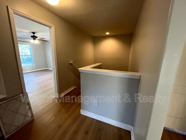 Building Photo - 7843 Foxgrove Dr