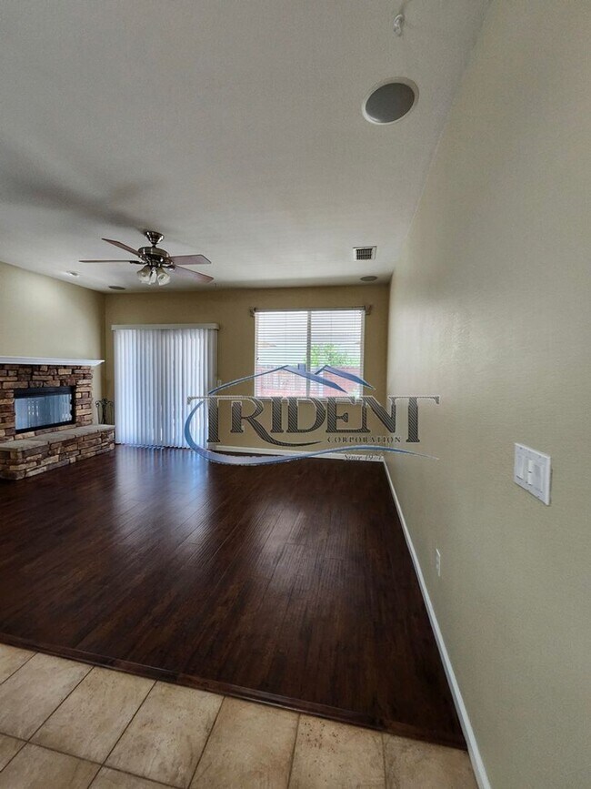 Building Photo - 3-bedroom 2-bath home with den located in Edgewater