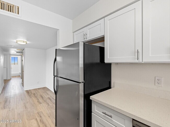 Building Photo - 4740 E Moreland St