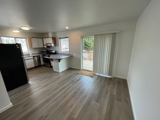 Building Photo - 2304 Skyline Way