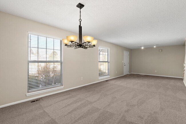 Building Photo - House in Littleton with Great Outdoor Space