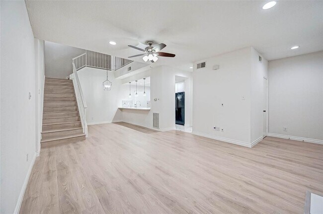 Building Photo - 1112 Bering Dr