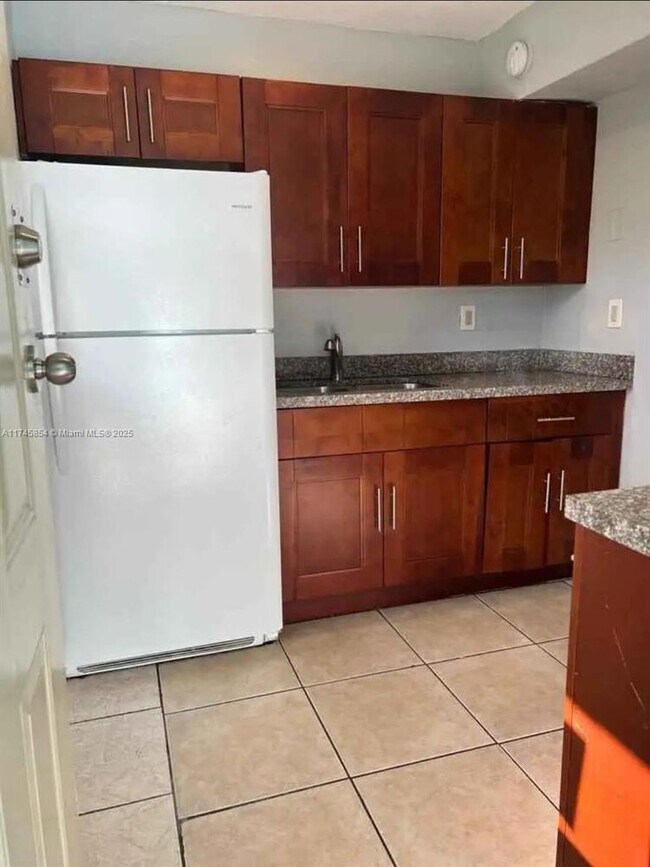 Building Photo - 8312 NE Miami Ct