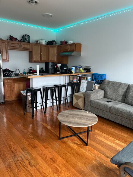 Common area - 86 9th St