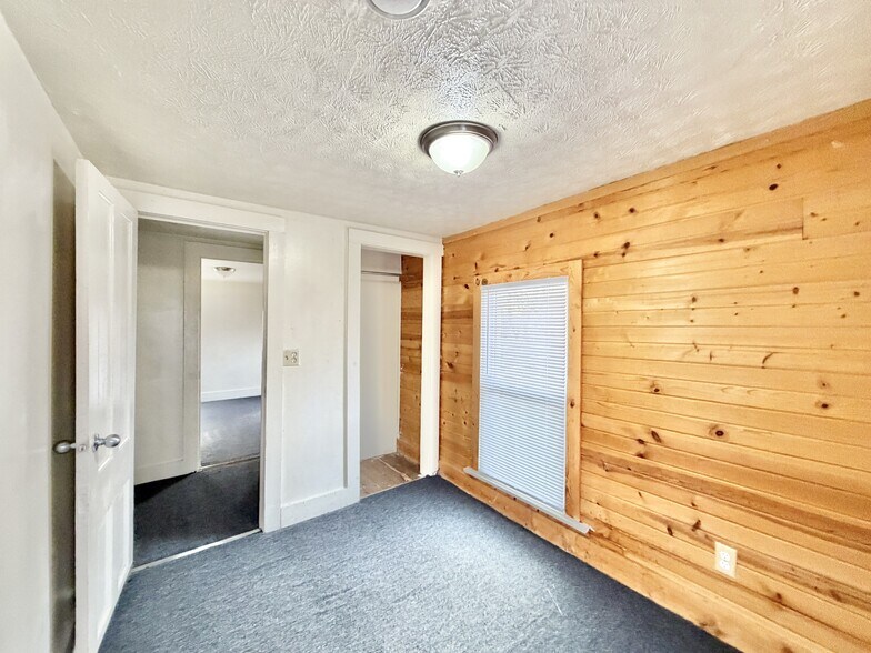 Building Photo - 809 Rockport Rd