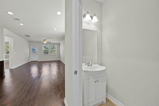 Building Photo - 11808 Coyote Call Way
