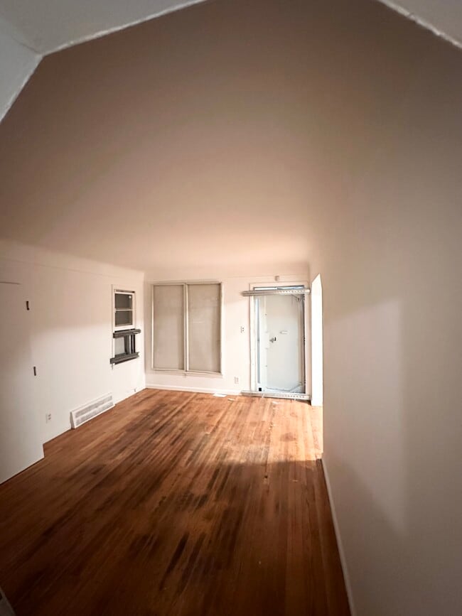Building Photo - 18071 Albion Ave