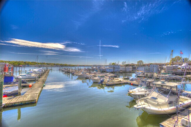 Building Photo - 3 Toms Point Ln