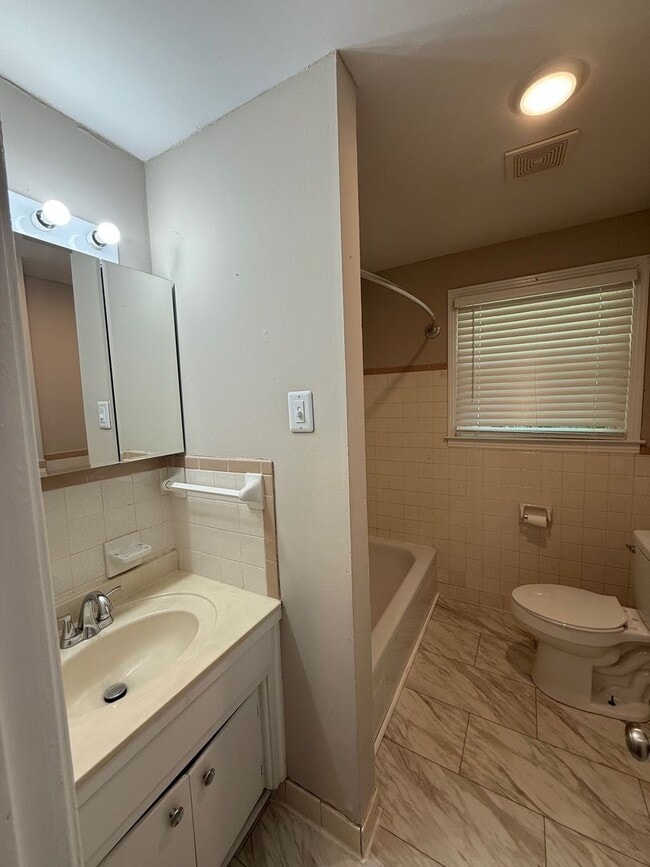 Building Photo - Recently Renovated Three Bedroom in Gallatin
