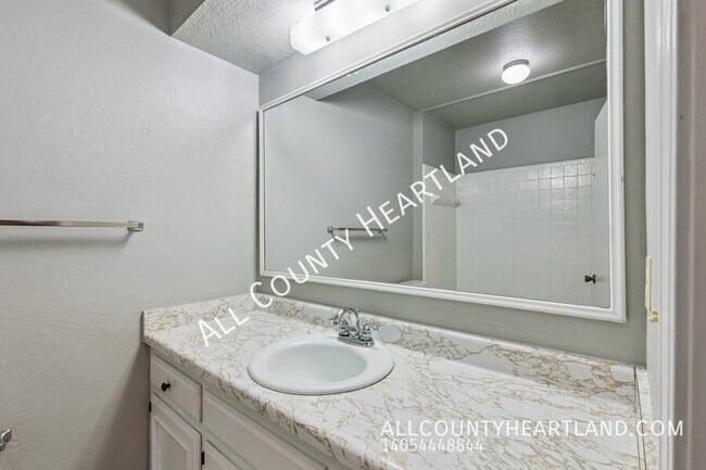 Building Photo - 2325 Cypress Ct