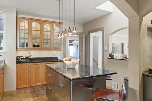 Building Photo - Fully Furnished 2BR + Media Room • 2BA Single-Family Home Near McLaren Park