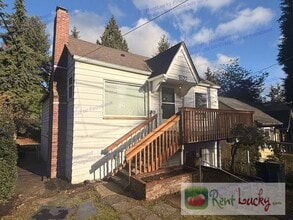 Building Photo - 2BR/2BA Home in Maple Leaf – Amazing Finished Attic + Driveway Parking