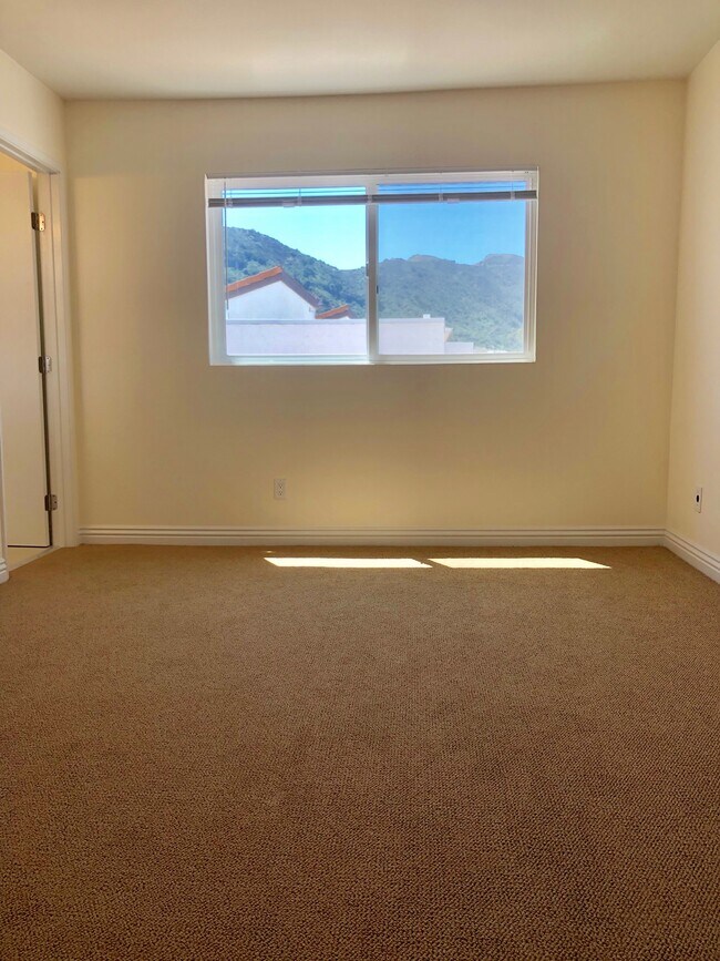 Upstairs Bedroom - 17195 Palisades Cir