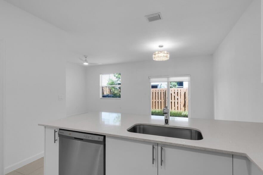 Building Photo - 105 SW 184th Pl